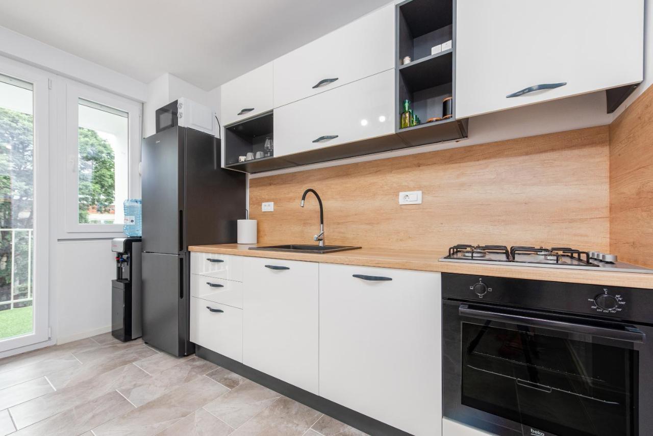 12 O'clock Apartment